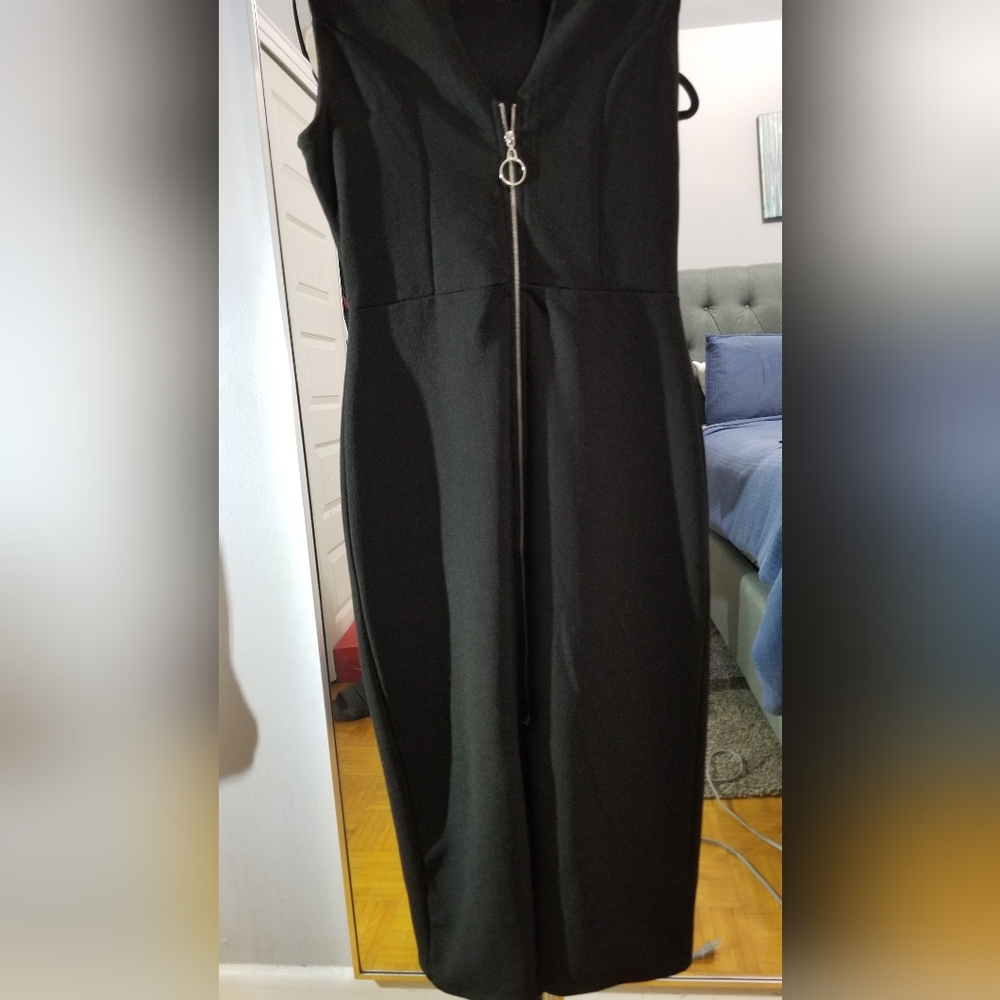 Dress - Picture 2 of 3